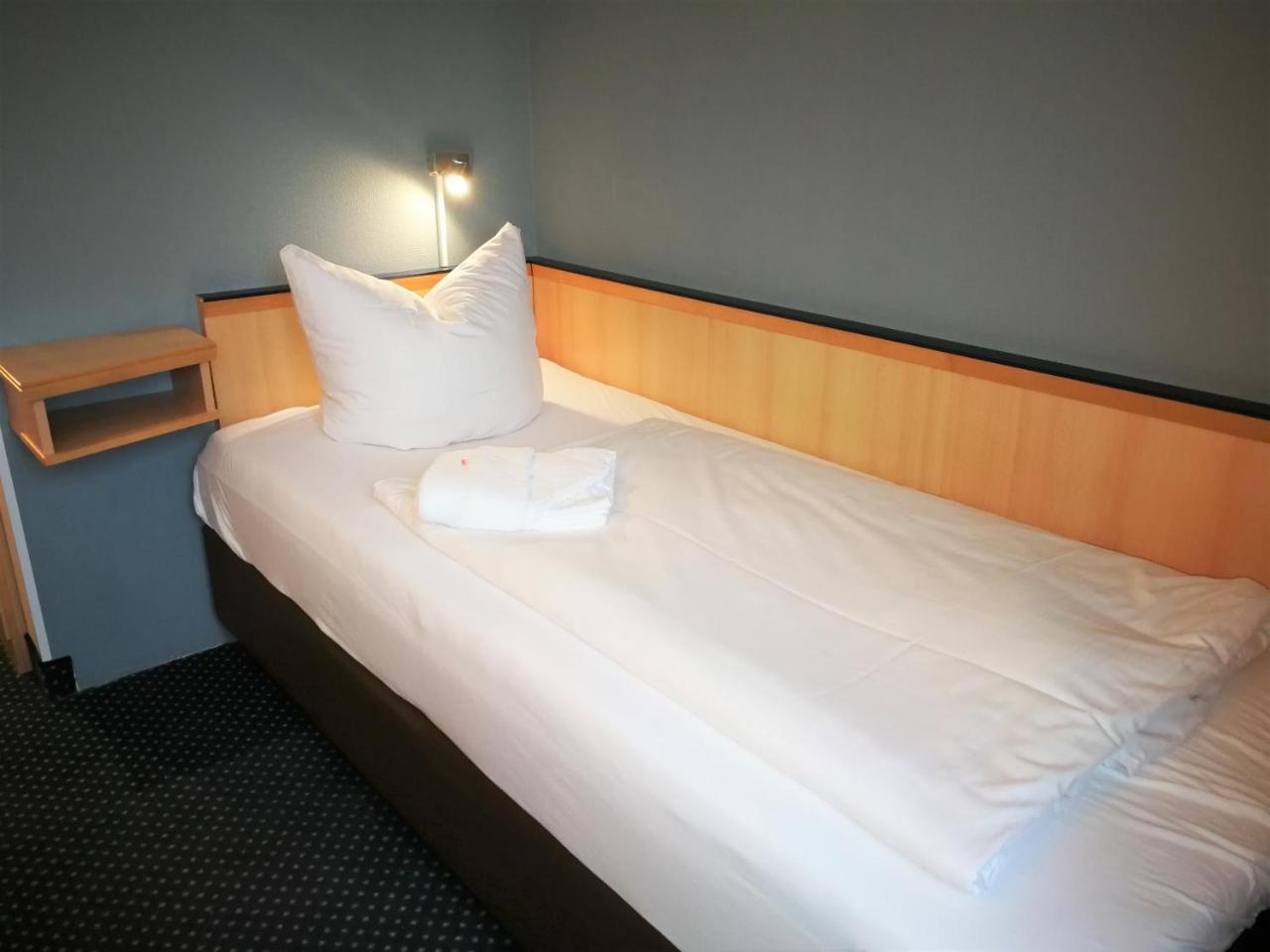 Hotel Near By Laatzen Zewnętrze zdjęcie